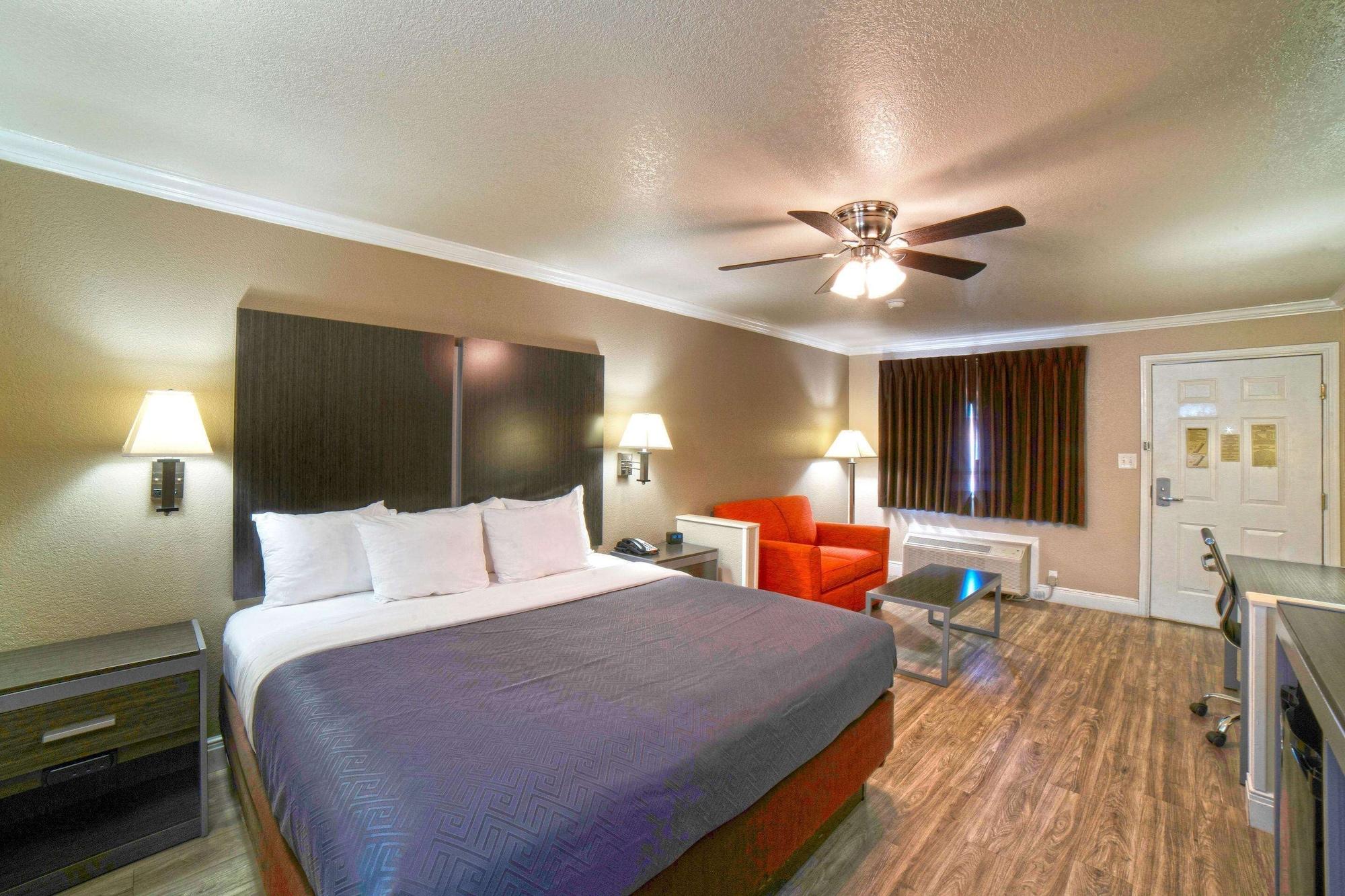 Econo Lodge Inn & Suites Corpus Christi Exterior photo