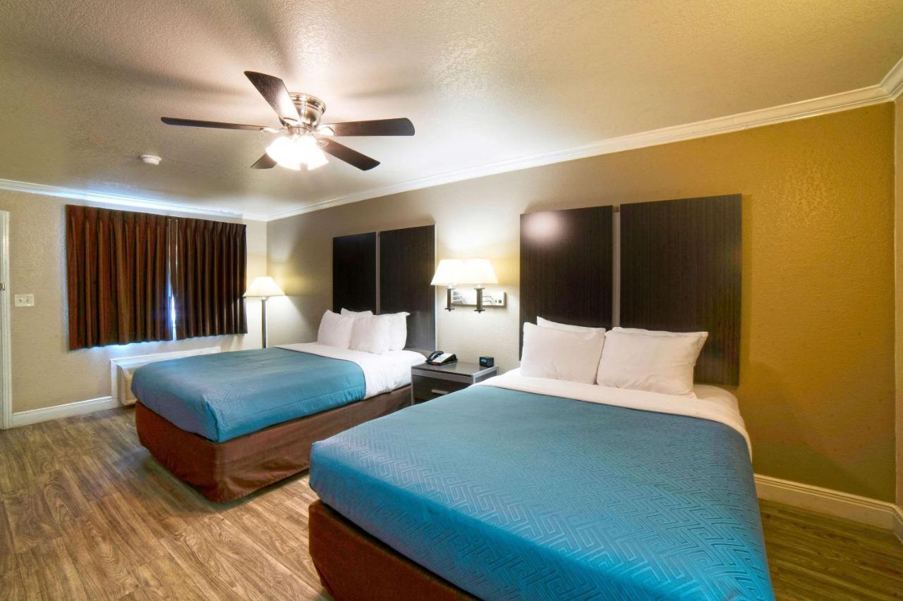 Econo Lodge Inn & Suites Corpus Christi Exterior photo
