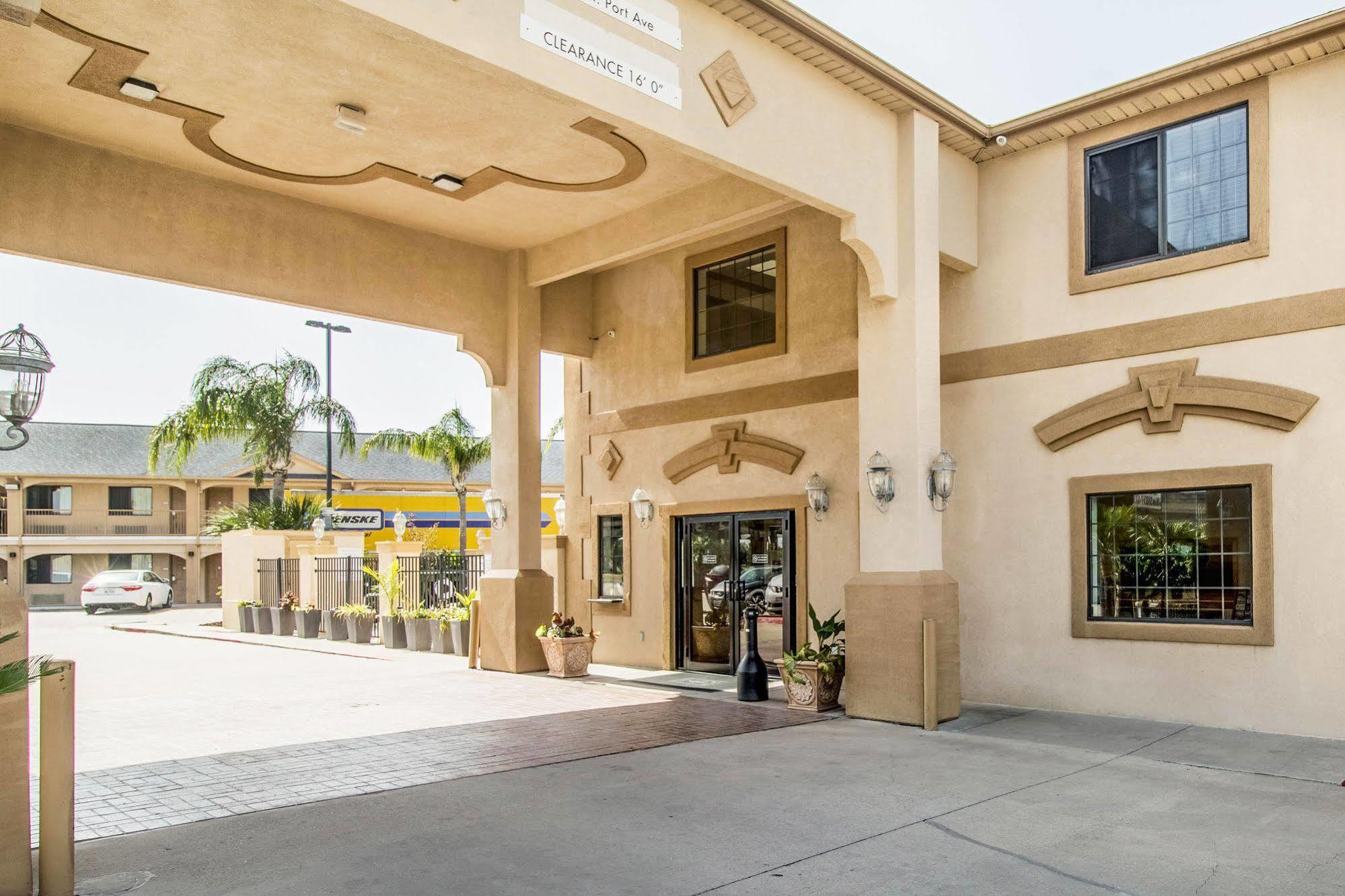 Econo Lodge Inn & Suites Corpus Christi Exterior photo