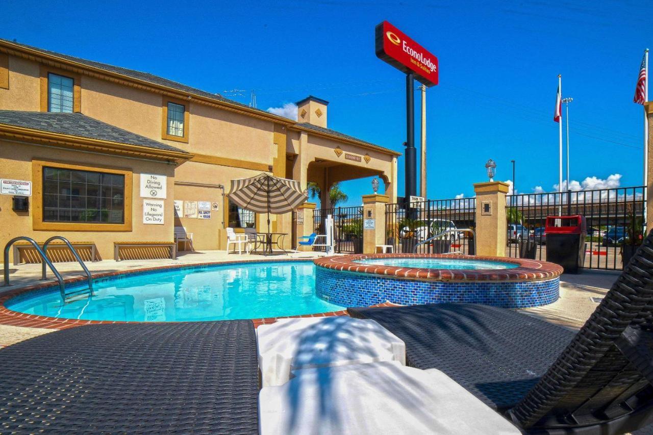 Econo Lodge Inn & Suites Corpus Christi Exterior photo