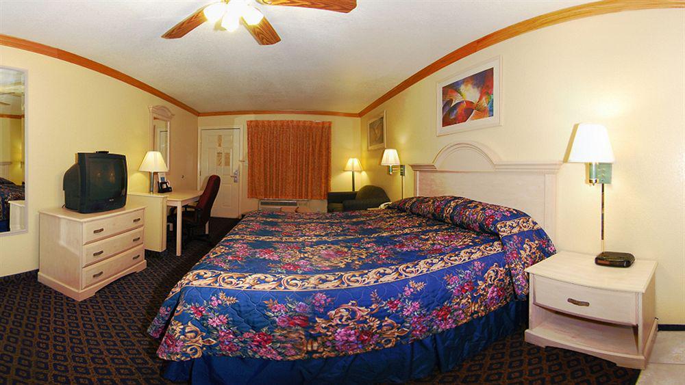 Econo Lodge Inn & Suites Corpus Christi Exterior photo